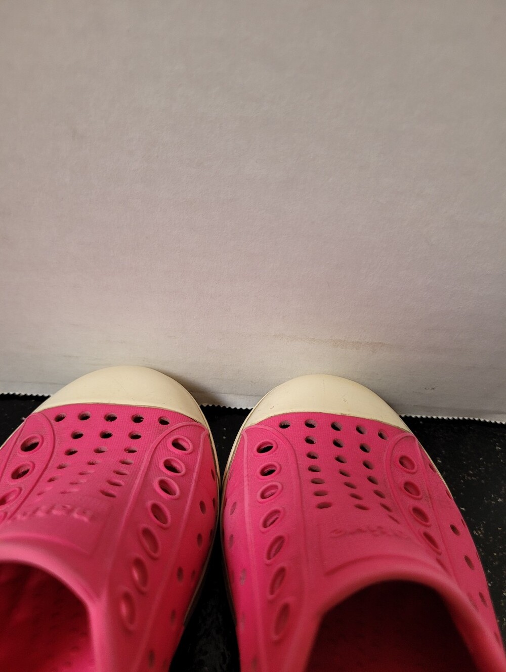 Native Jefferson Slip-On Kids Shoes in Pink and Off White - Picture 5 of 10